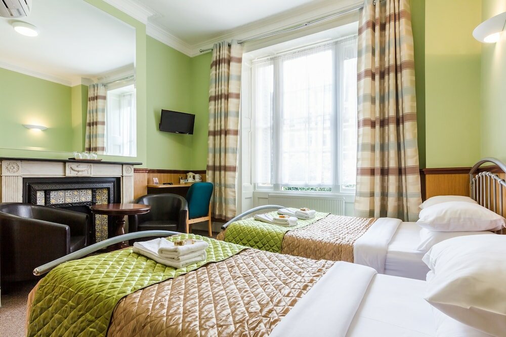 Фото Gower House Hotel