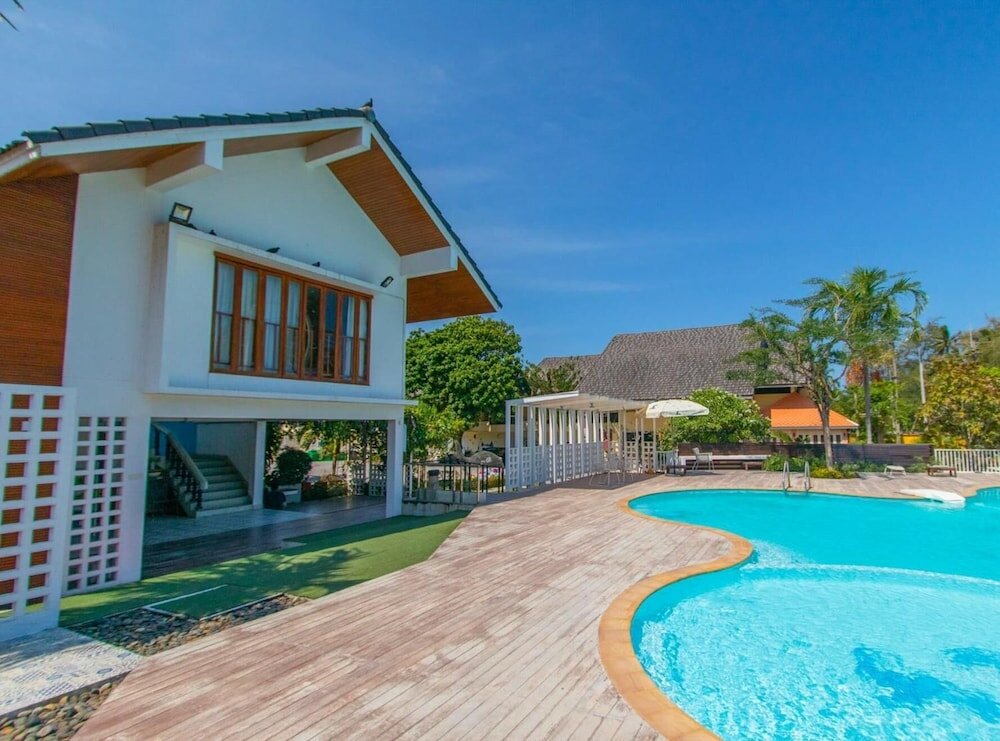 Фото Bang Saphan Resort Hotel