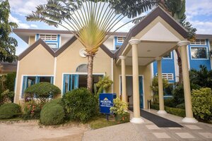 Гостиница Microtel by Wyndham Puerto Princesa
