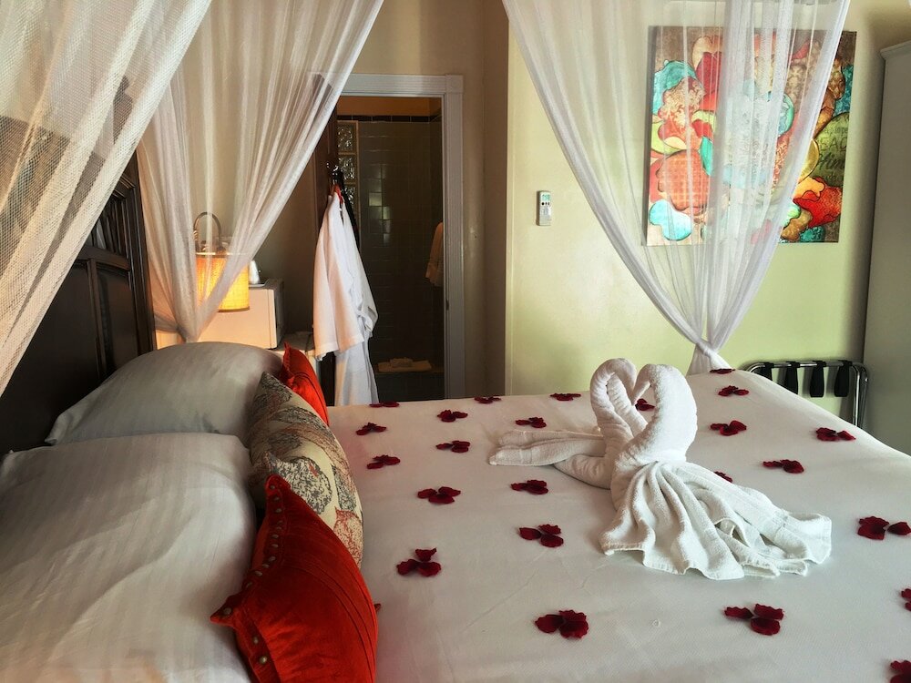 Фото The Guesthouses at Southernmost Beach Resort