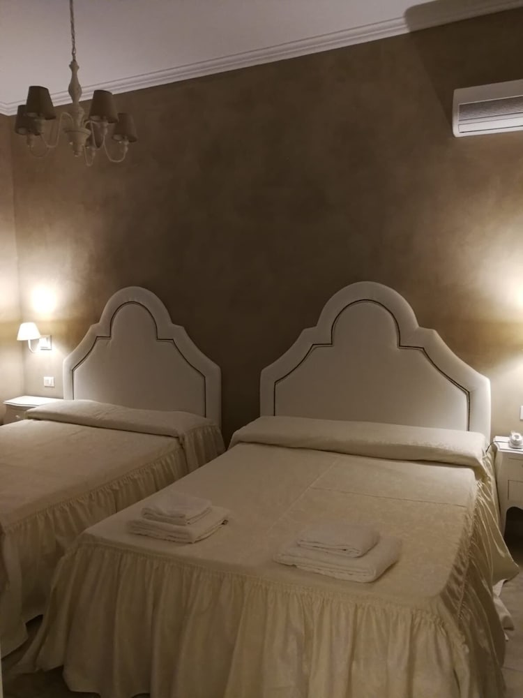 Фото Calais Milan Boutique Hotel