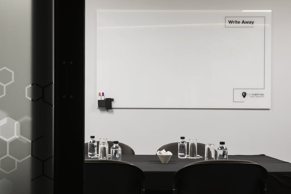 Фото The Capital Melrose