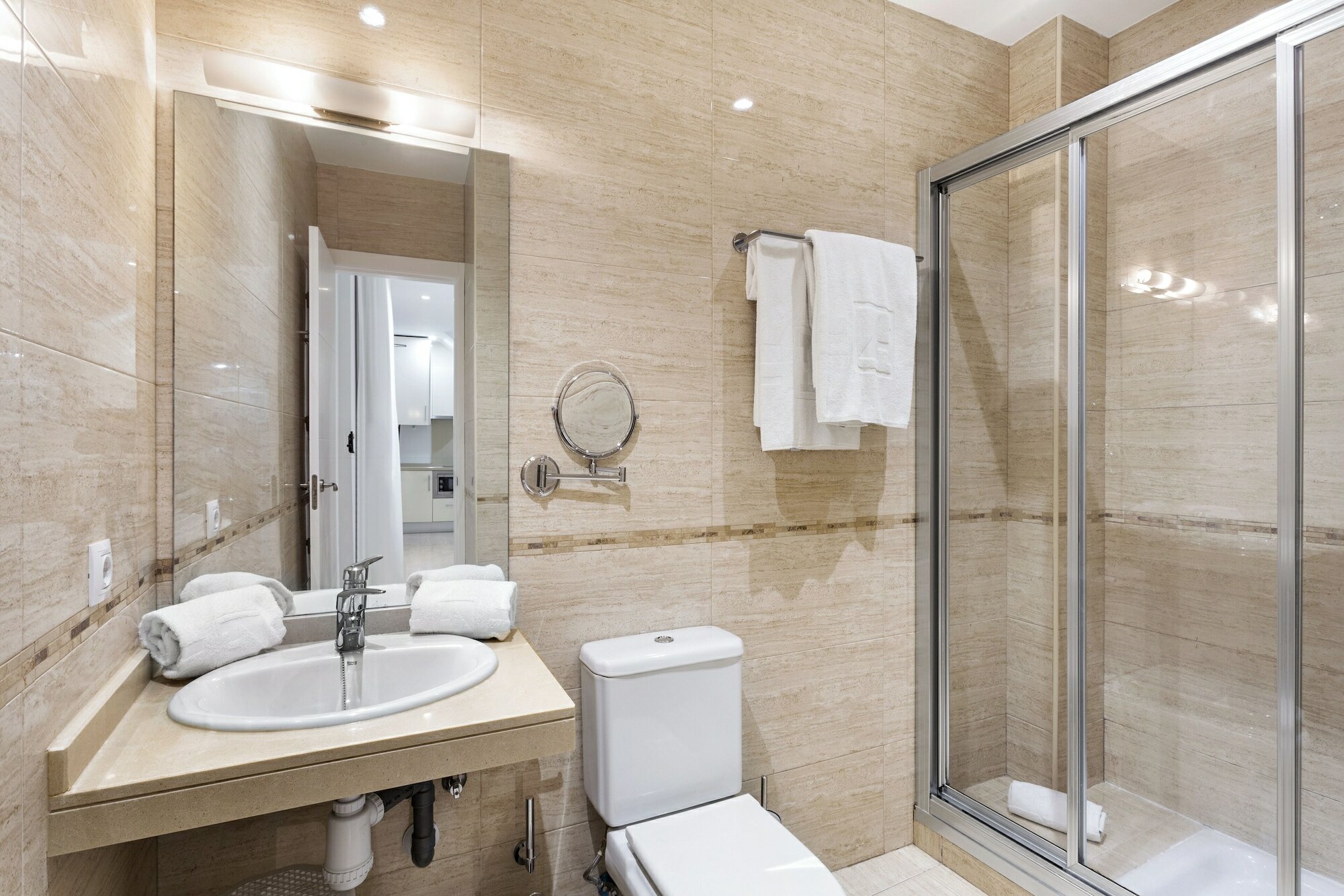 Фото Apartamentos Metrópolis Sevilla