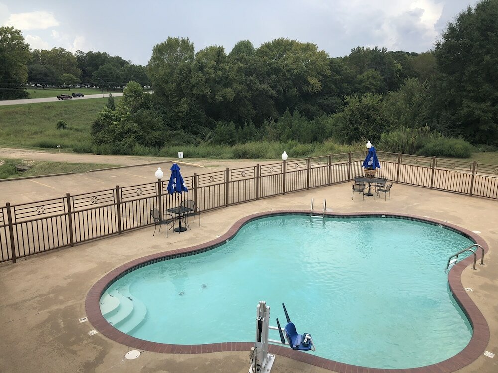 Фото Weston Inn & Suites