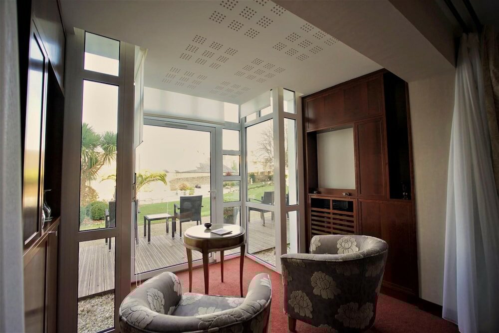 Фото Clos de Vallombreuse, The Originals Relais