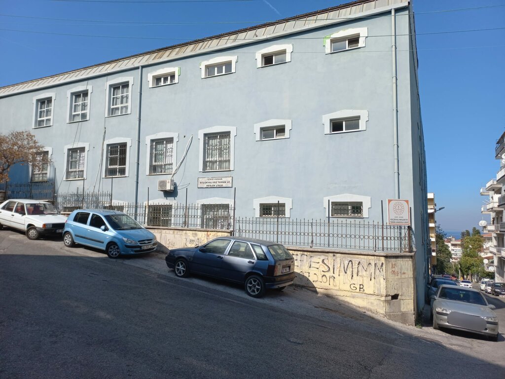 تعليم ثانوي Kucukyali Vocational and Technical High School ، إزمير، صورة