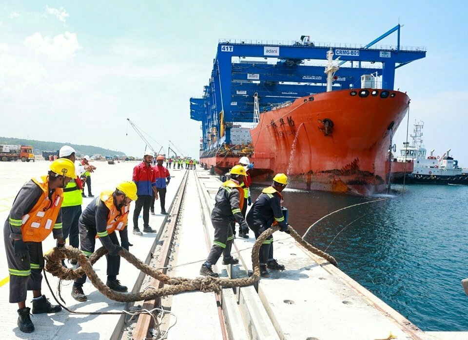 Transportation of goods by water Deved Shipping, Dubai, photo