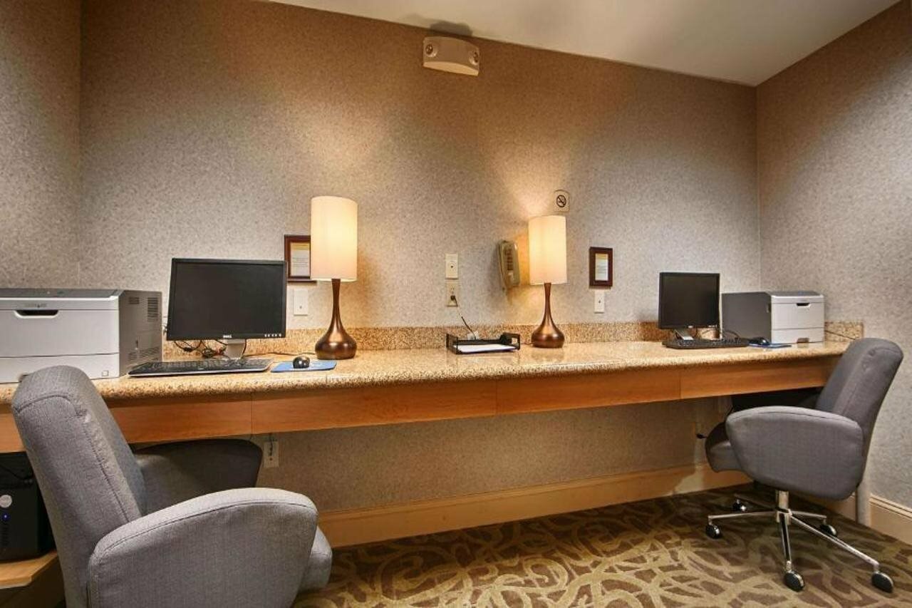 Фото Best Western Plus North Las Vegas Inn & Suites