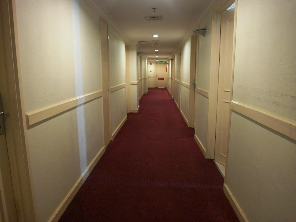 Фото Somerset Hotel