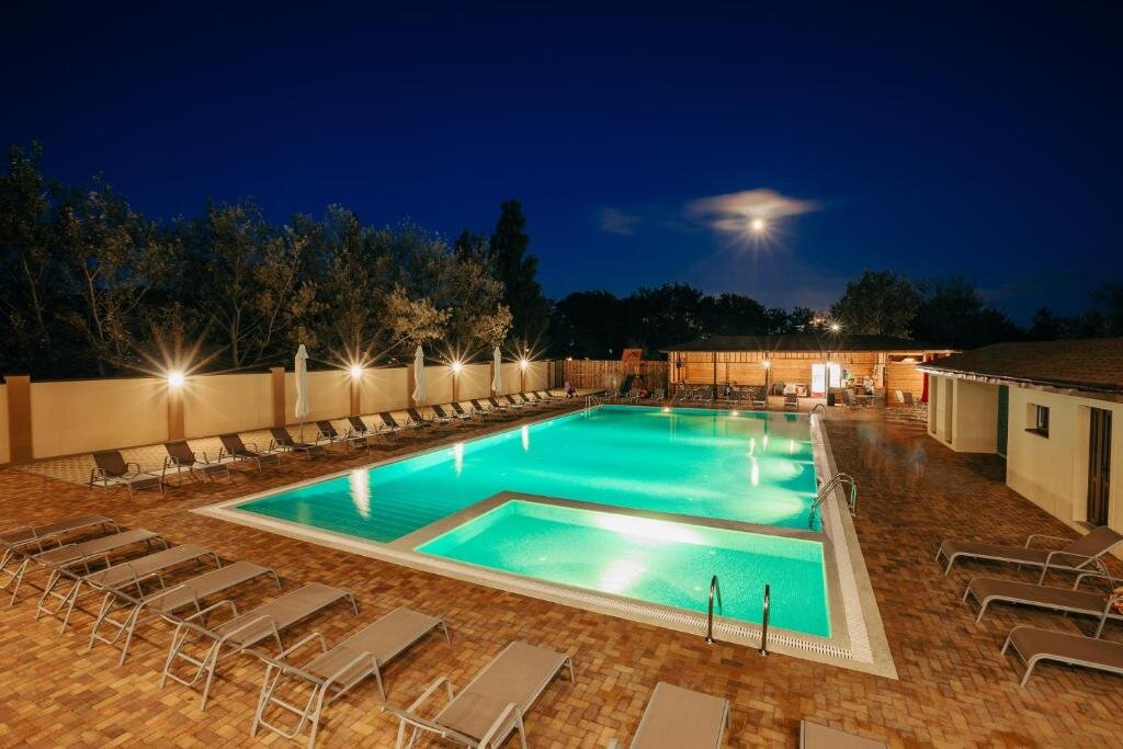 Фото Family Pride Inn