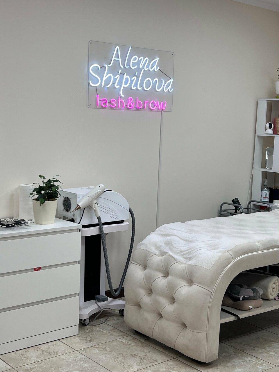 «Идеальные брови и ресницы в Пушкино: салоны с наградой «Хорошее место»» фото материала