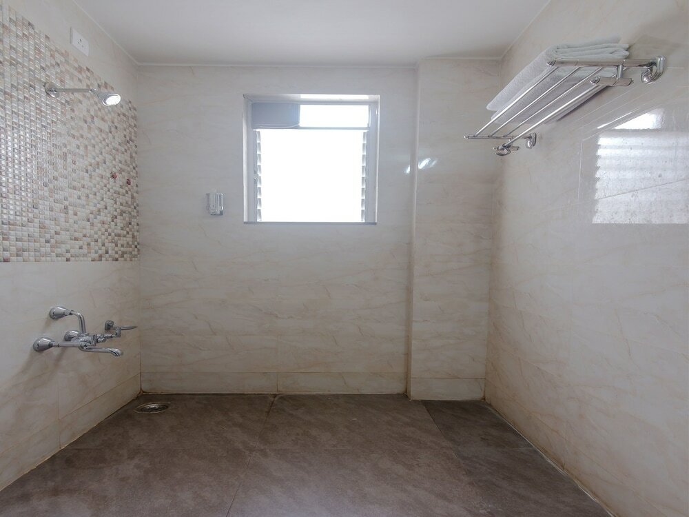 Фото Oyo 9738 Hotel House Khas Suites