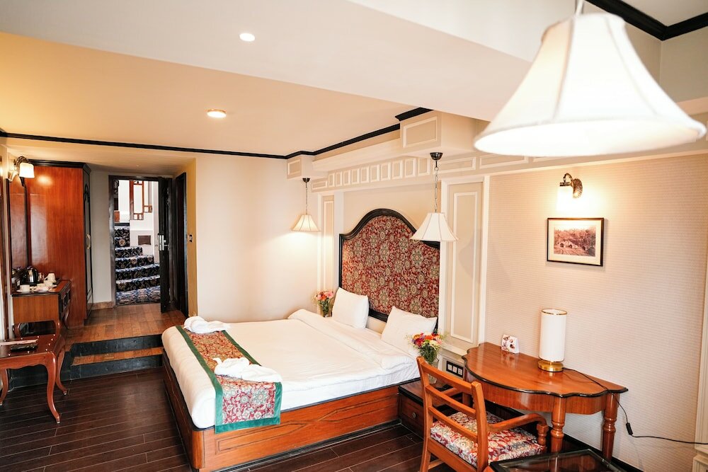 Фото Orsino Resort Mall Road