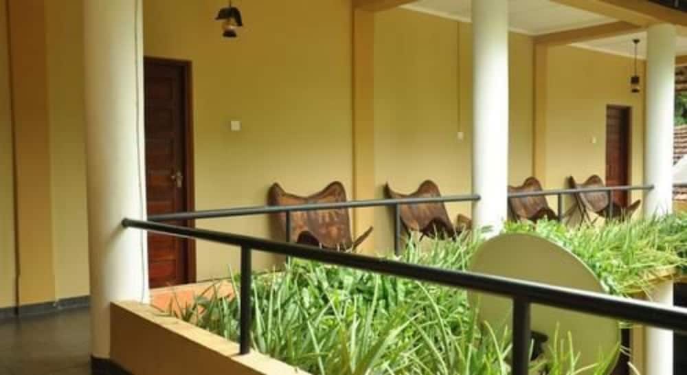 Фото Sujatha Tourist Rest