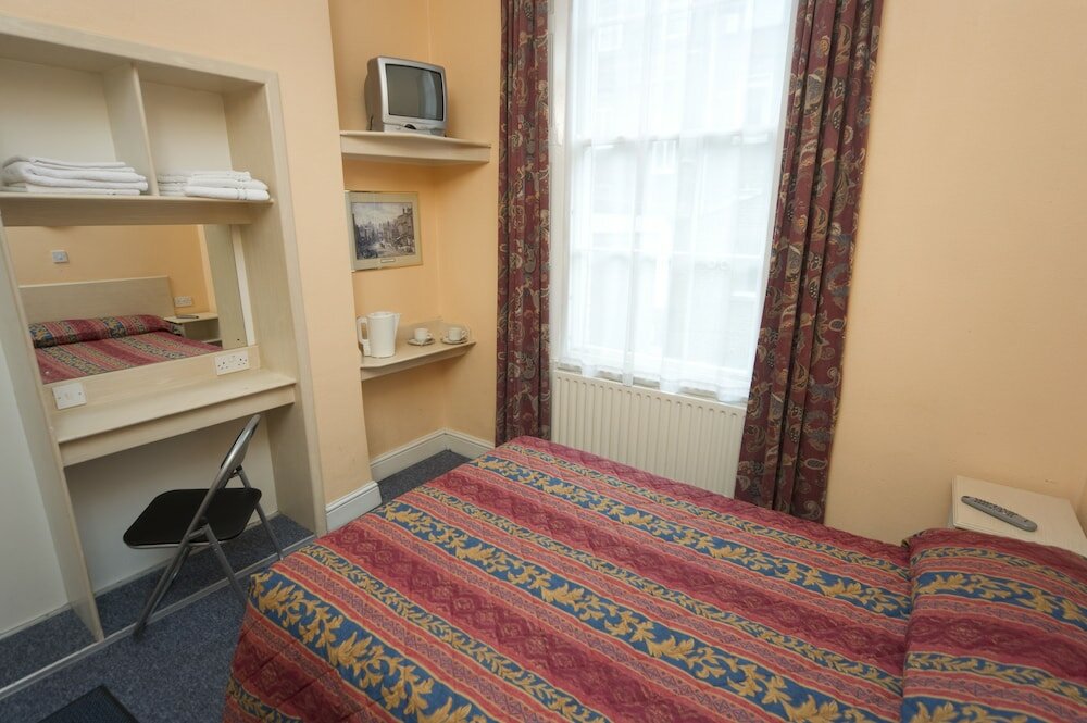 Фото MacDonald Hotel