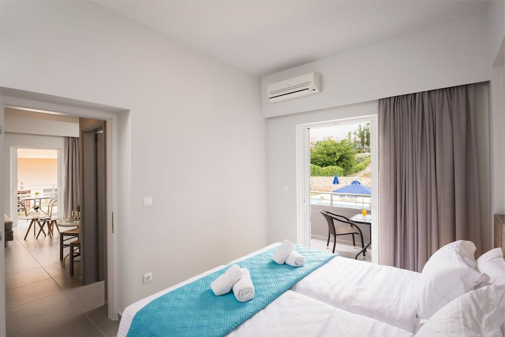 Фото Irini Stalos Apartments