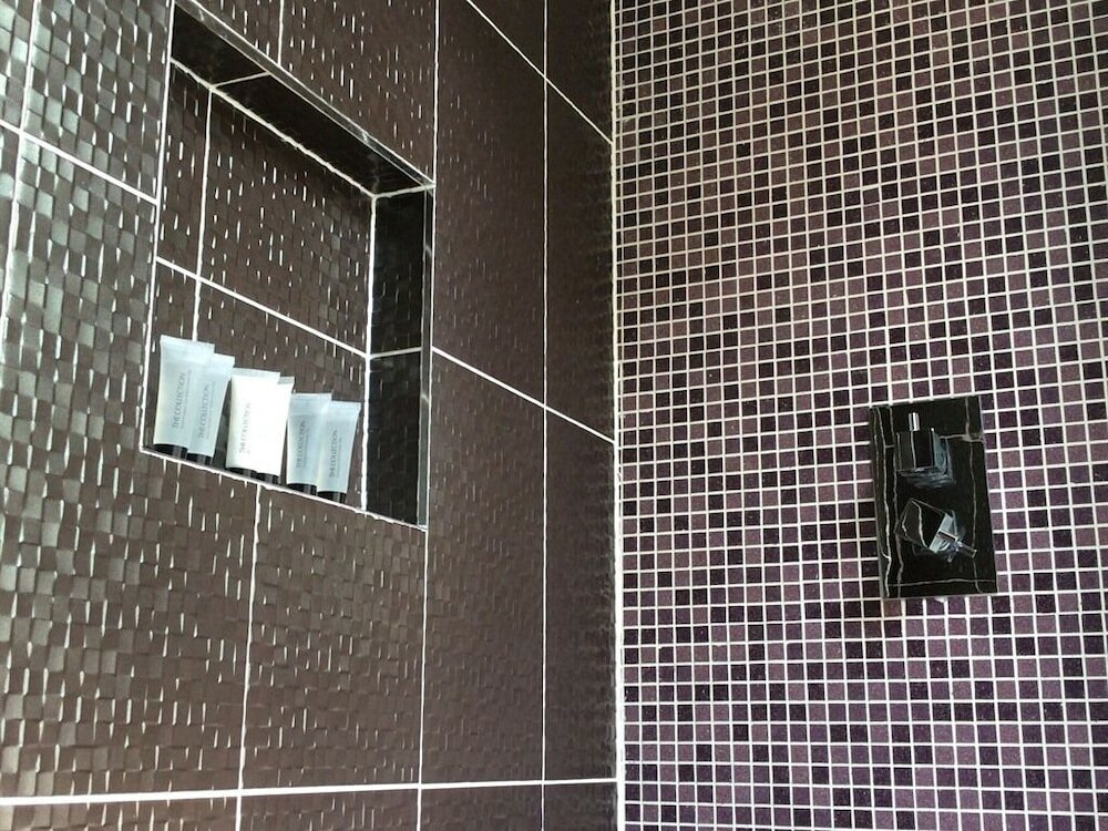 Фото The Fitzrovia Belle Hotel