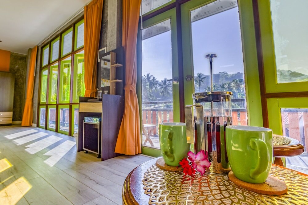 Фото Tonmai Suites