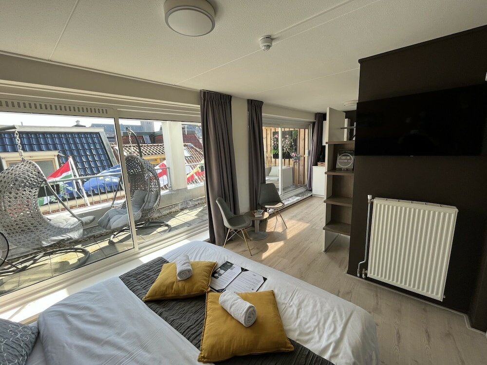 Фото The Happy Traveler