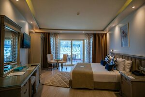 Гостиница Sunrise Alex Avenue Hotel