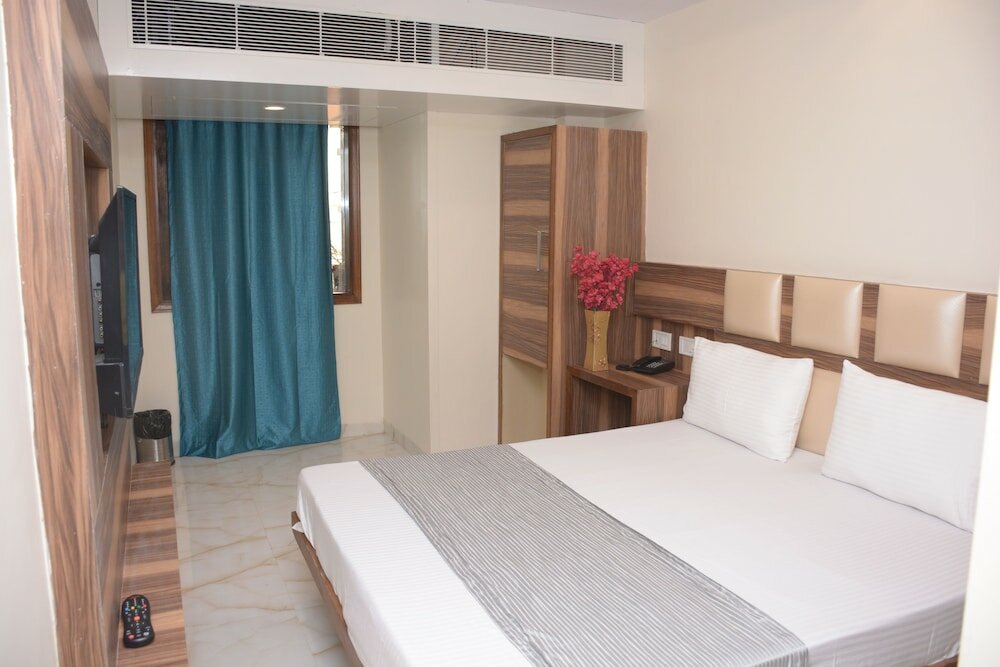 Фото Hotel Golden Oasis Delhi