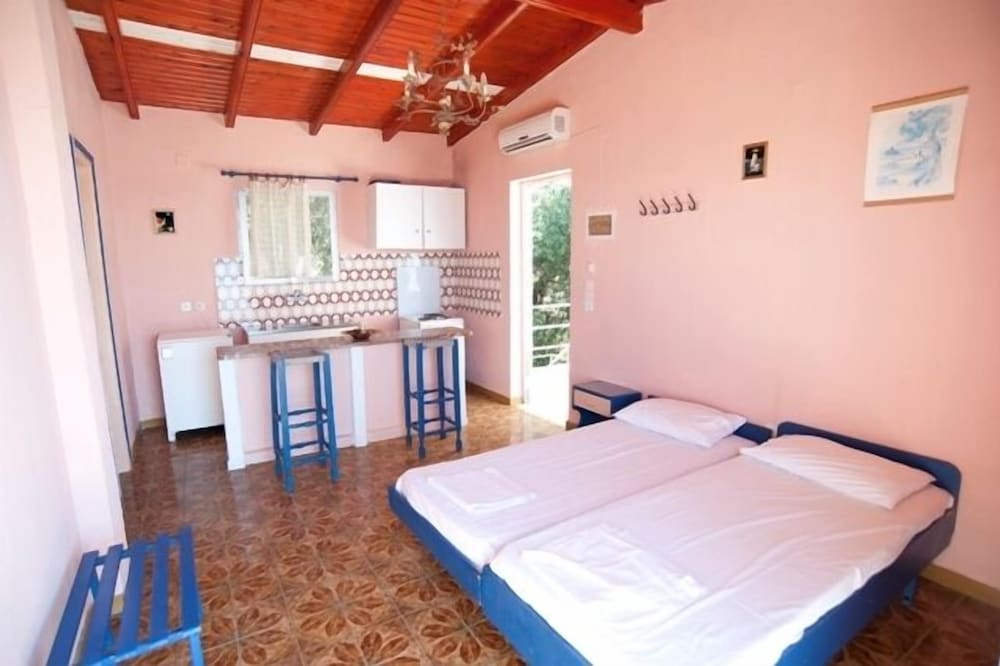 Фото Paradise Apartments