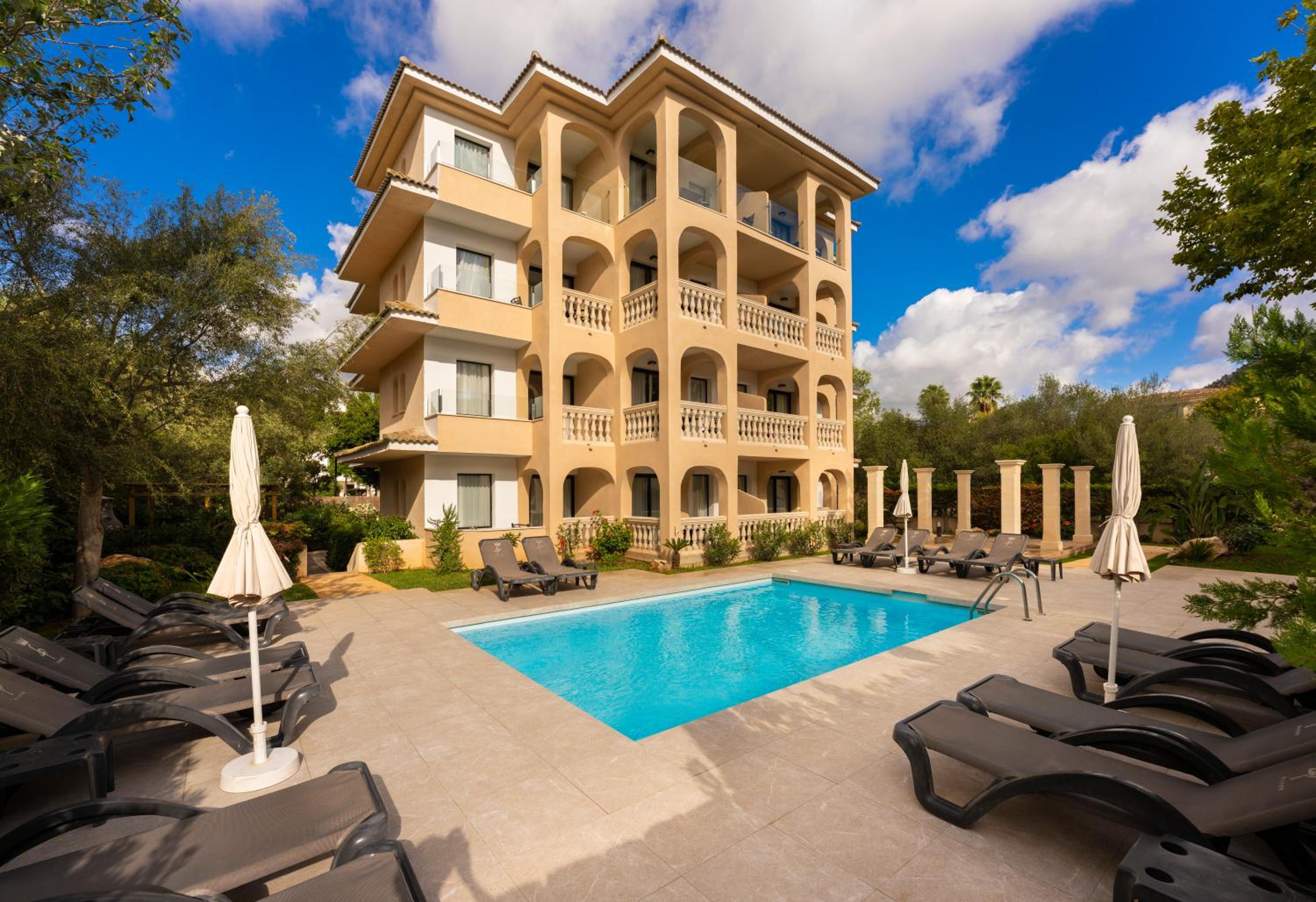 Фото отеля 1