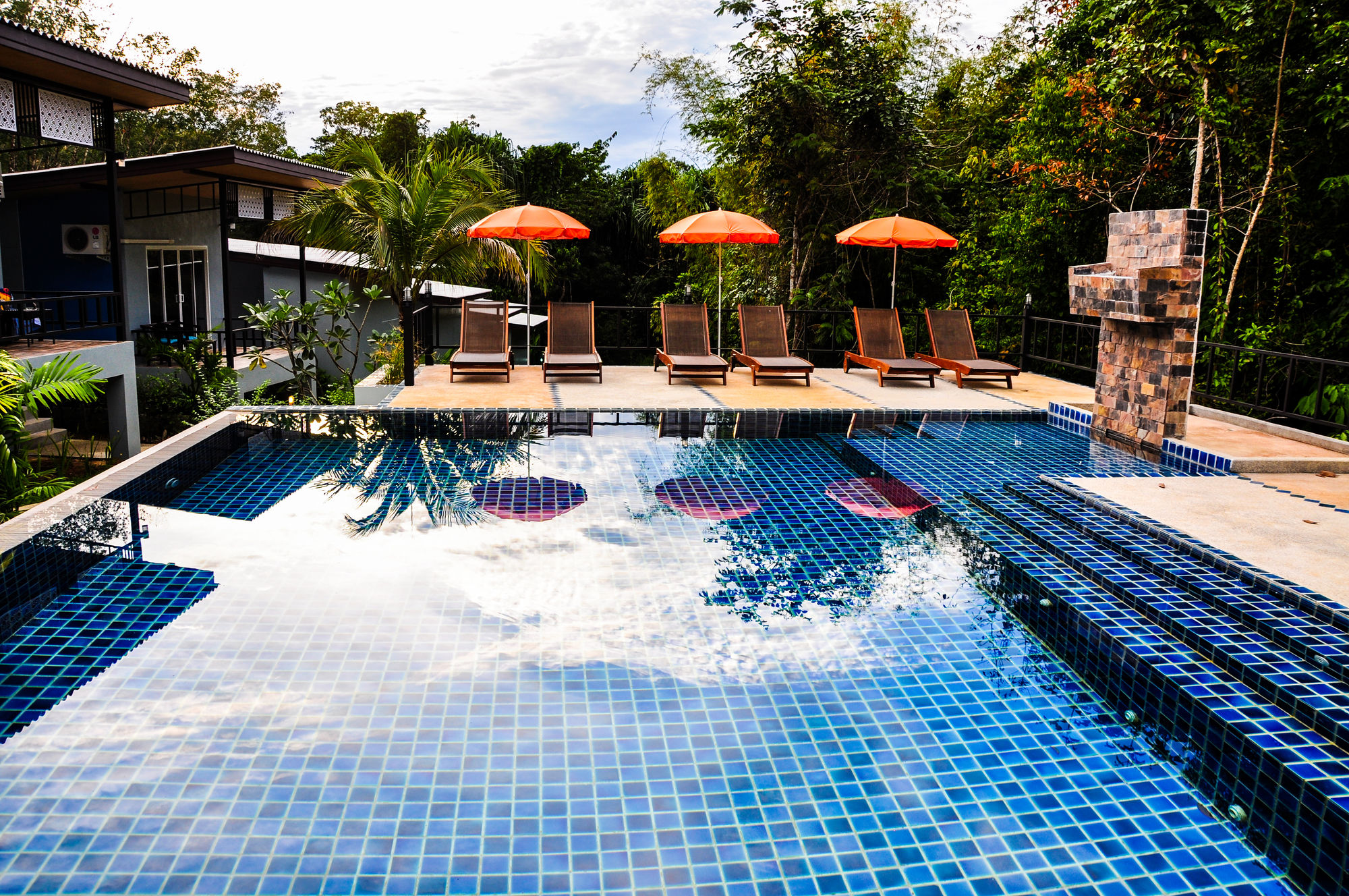 Фото Chomphu Resort