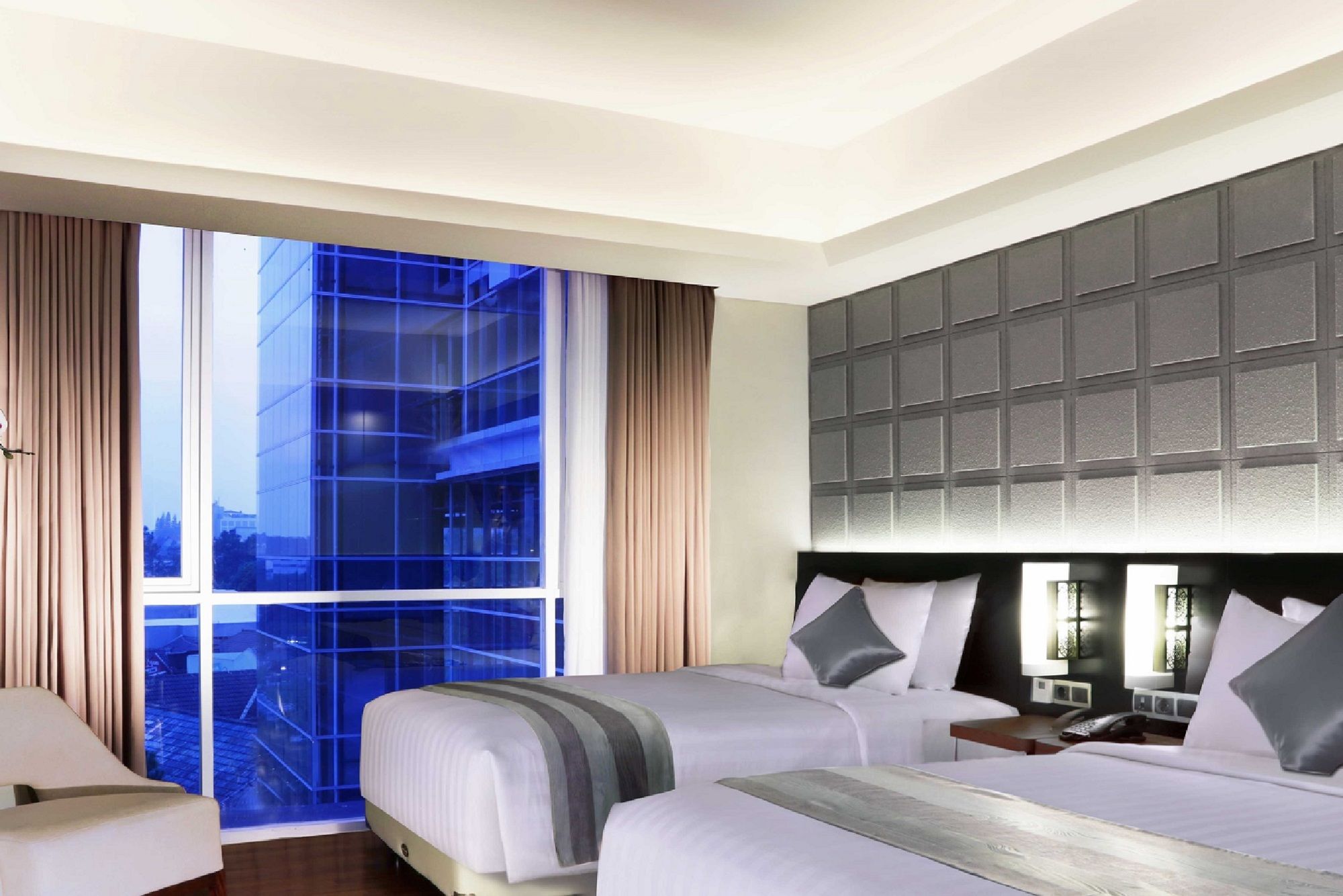 Фото Aston Pasteur Hotel