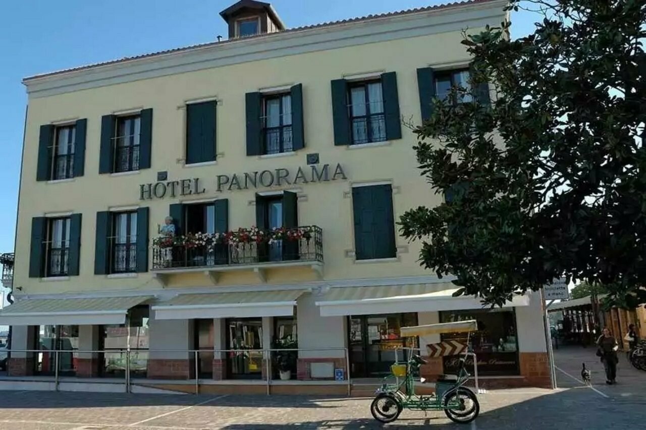 Фото отеля 1