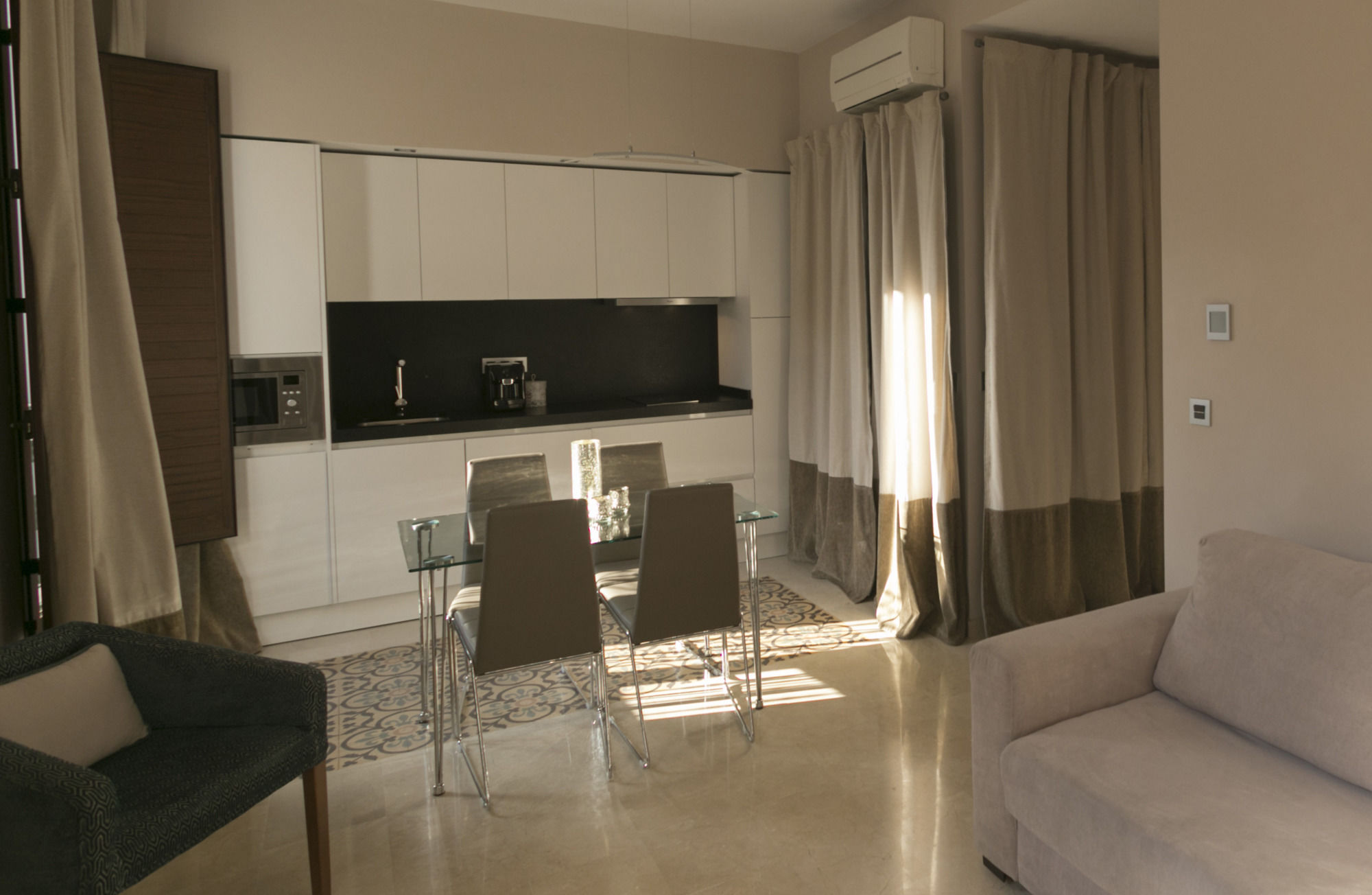 Фото Siloe Plaza