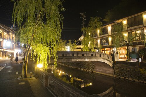 Внешний вид отеля Kawaguchiya Kinosaki Riverside Hotel в Тоёоке, фото 3