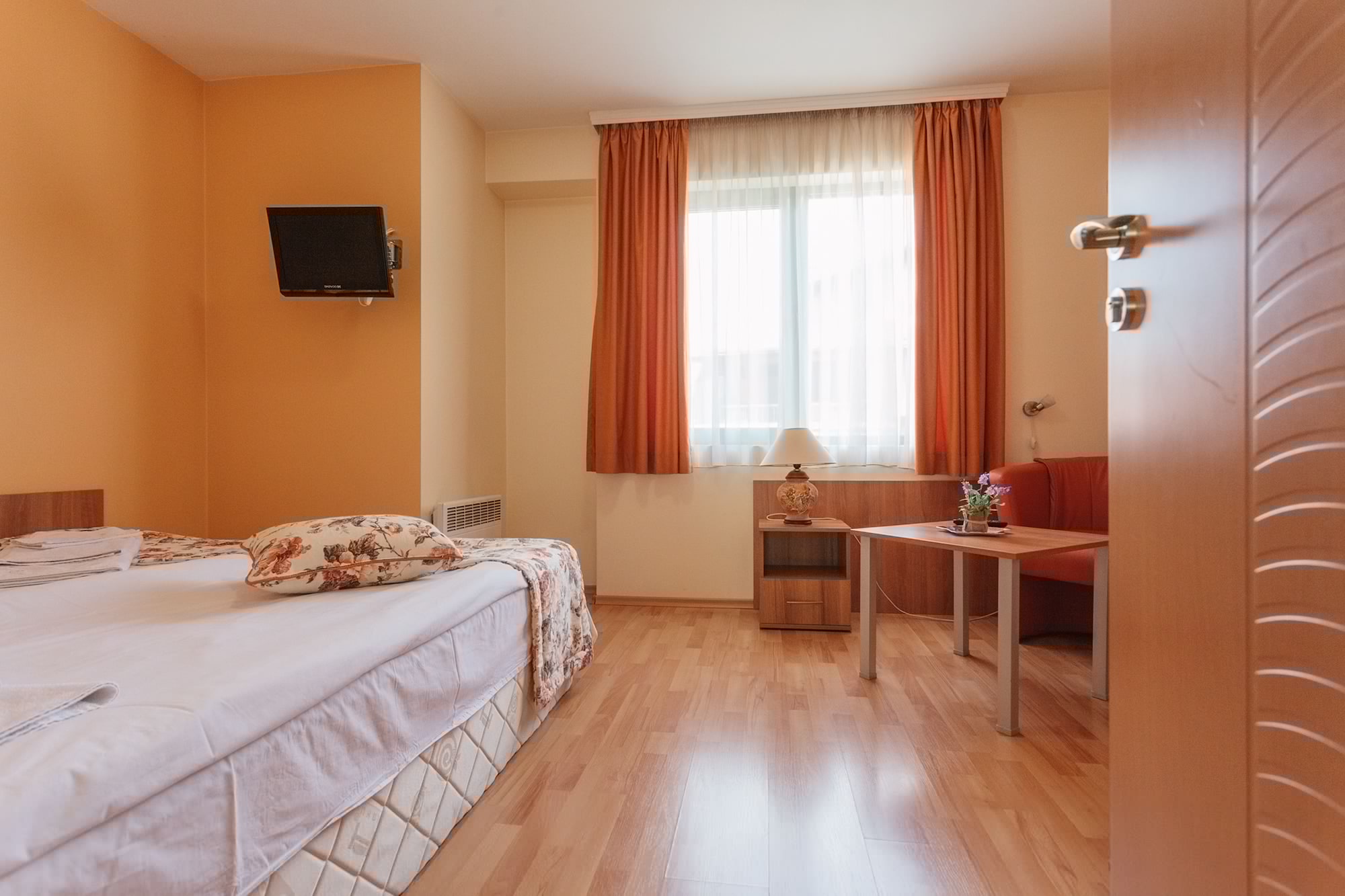 Фото Bright House