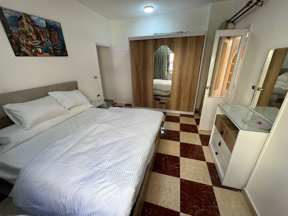 Фото Comfy One-Bedroom Apartment