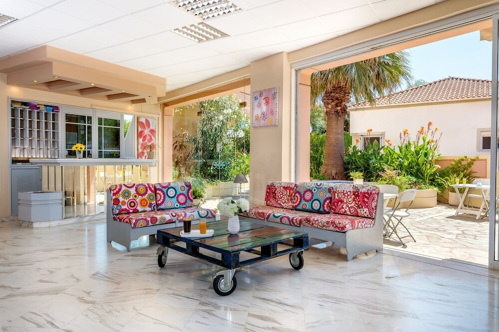 Фото Louladakis Apartments