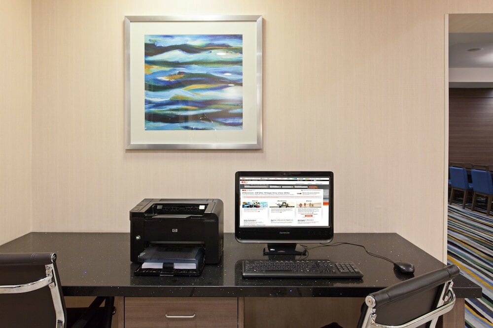 Фото Holiday Inn Express Colton-Riverside North, an Ihg Hotel