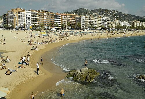 Внешний вид отеля Almirall Apartaments в Льорет-де-Маре, фото 3