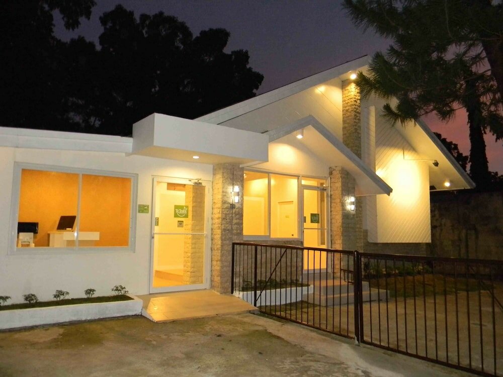 Фото Tr3ats Guest House Bohol - Hostel