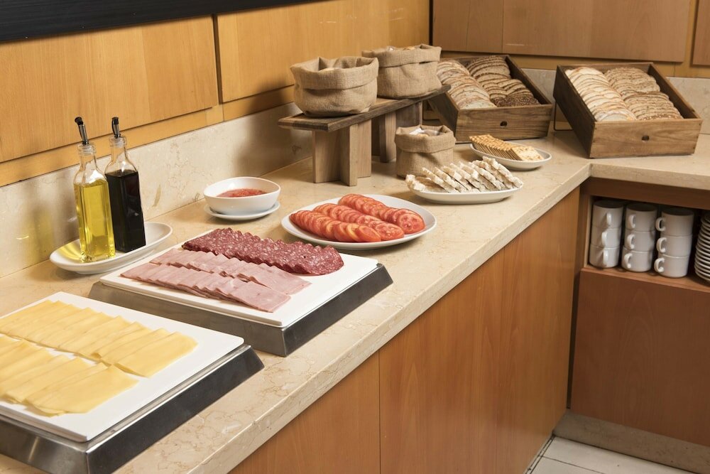 Фото Holiday Inn Express Puerto Madero