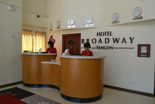 Отель Broadway Yangon в Янгоне