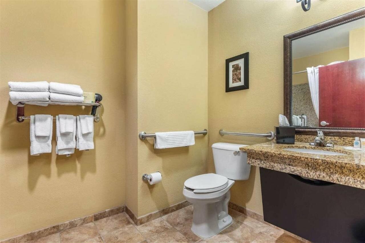 Фото Comfort Suites Frisco