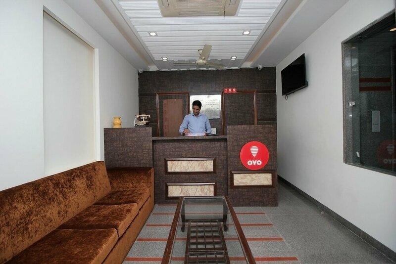 Гостиница Oyo 9028 Hotel Blu Pebbles в Дели