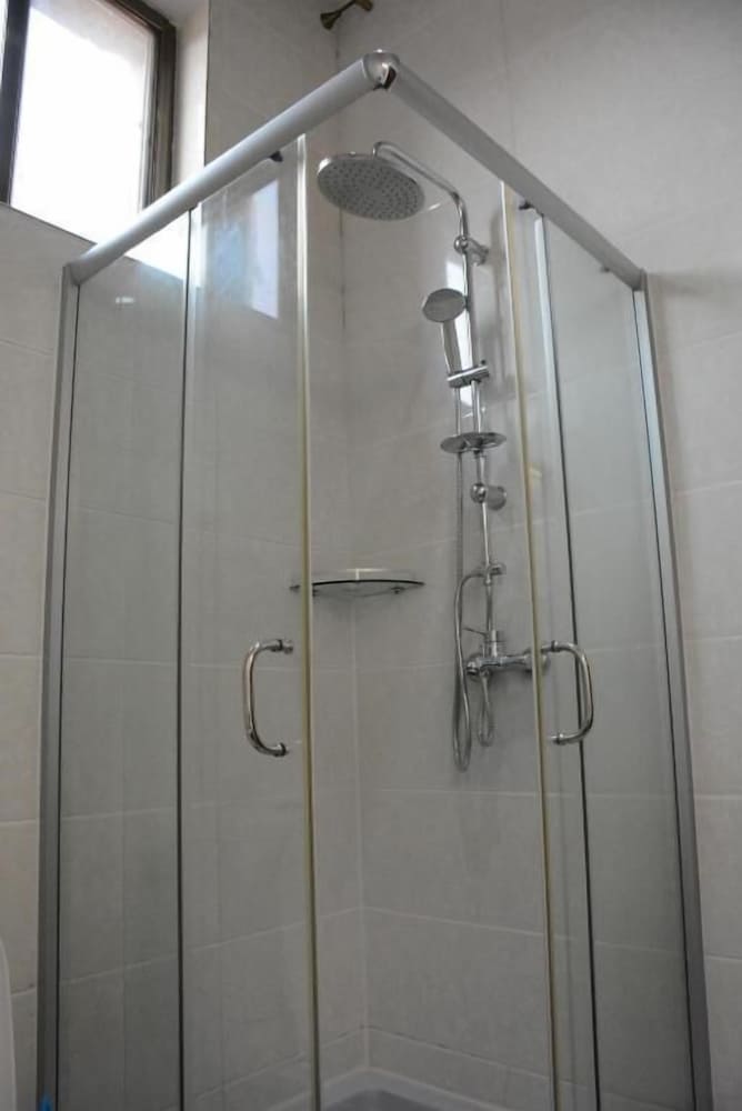 Фото La Posh Hotel