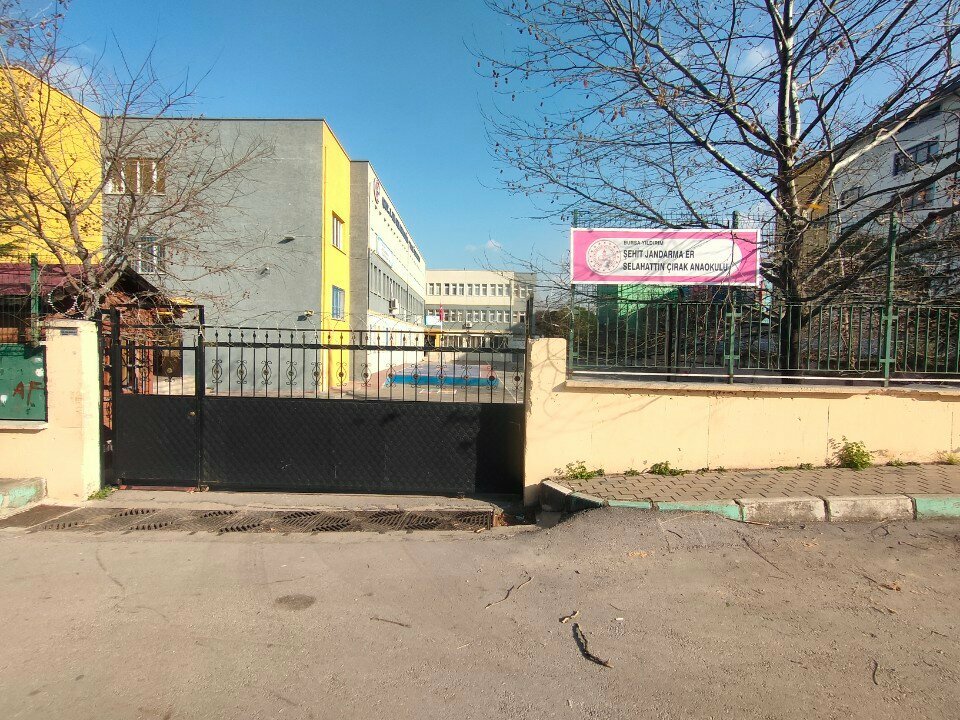 مدرسة ابتدائية Sehit Jandarma Er Selahattin Cirak Ilkokulu ، بورصة، صورة