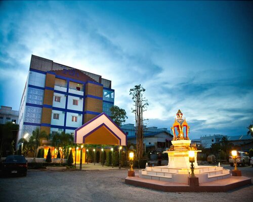 Гостиница Zaza Hotel Samut Prakan