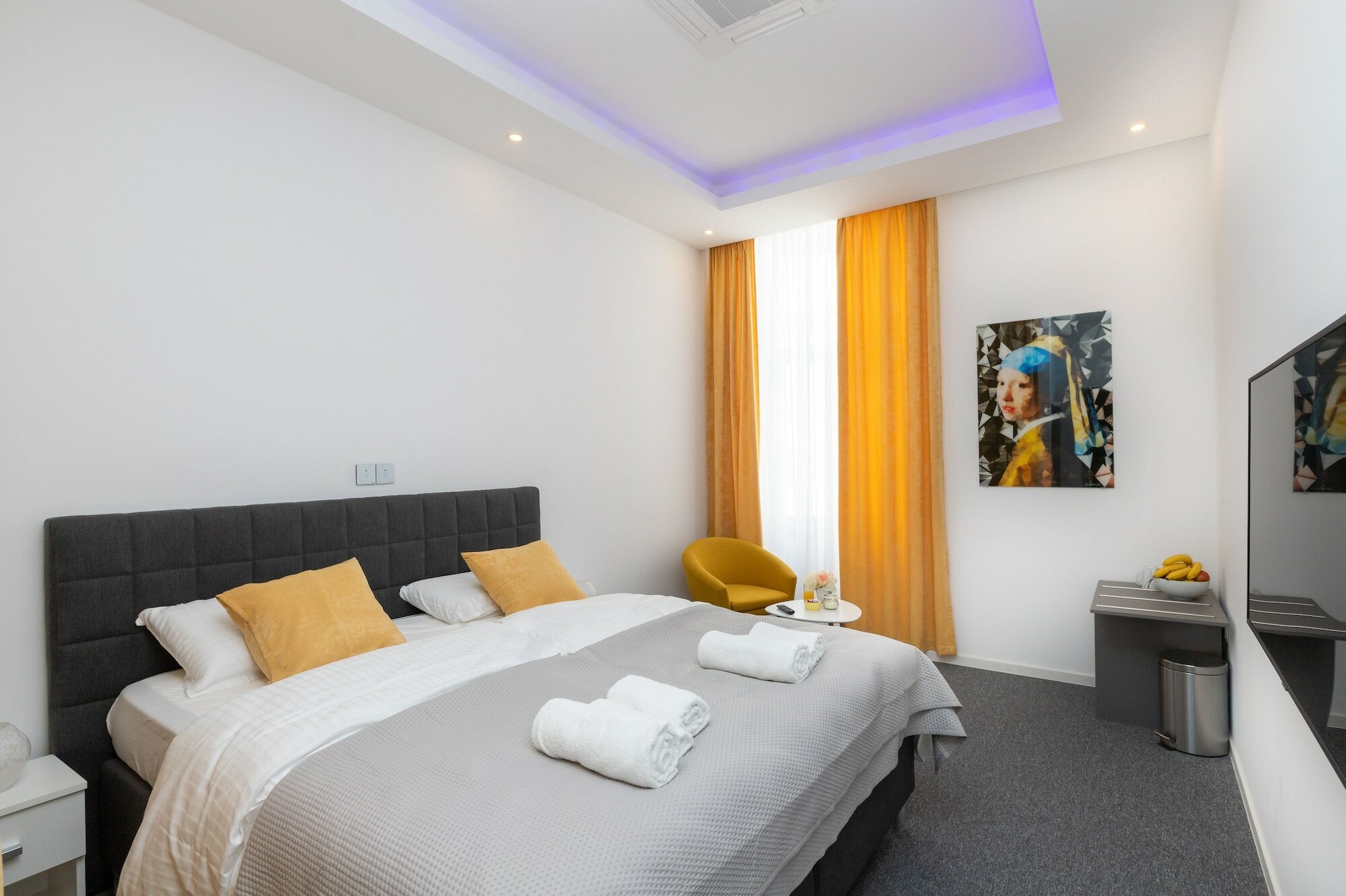 Фото Tesla Boutique Apartments & Rooms