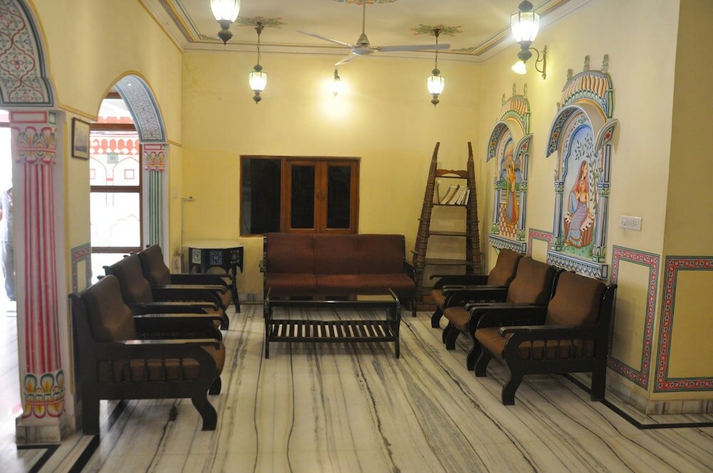 Фото Hotel Sajjan Niwas