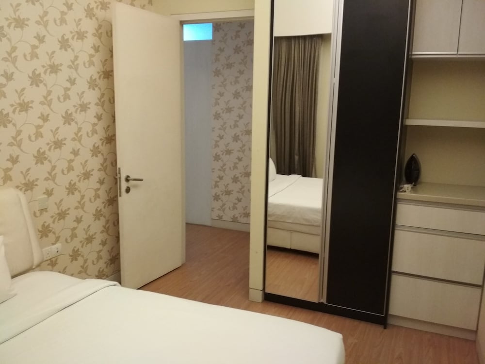 Фото Queens Service Suite at Swiss Garden Residences