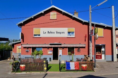 Гостиница Logis Hôtel le Relais Vosgien в Эпинали