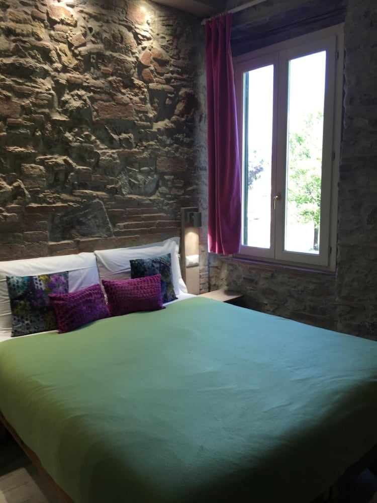 Фото Inside the wall - Santa Maria